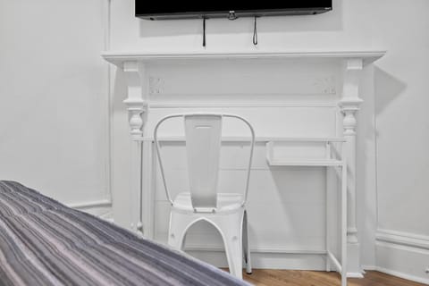 Pittsburgh Shadyside 2B Stylish and Cozy Private Bedroom with Shared Bathroom Vacation rental in Shadyside