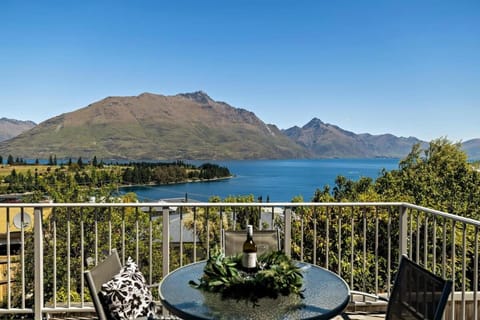 Patio, Natural landscape, View (from property/room), Balcony/Terrace, Lake view, Mountain view