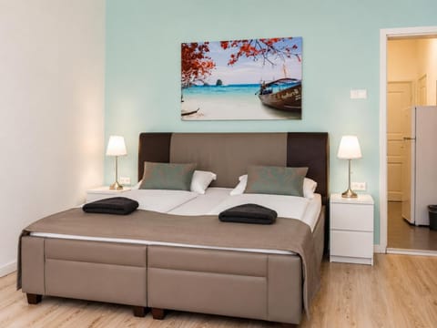 Property building, Bed, Bedroom
