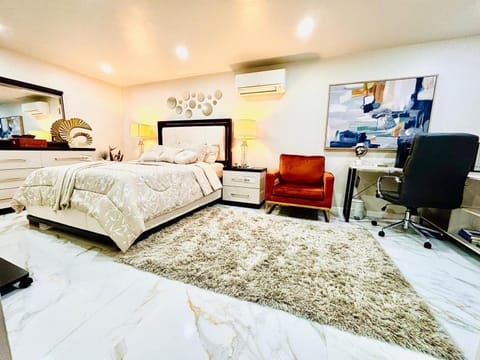 Seating area, Bedroom, air conditioner