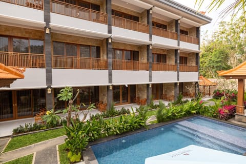 Property building, Garden, Swimming pool