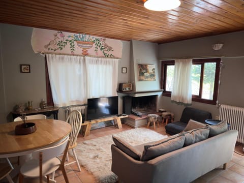 Seating area, Dining area