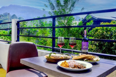 Patio, Natural landscape, View (from property/room), Balcony/Terrace, Food and drinks, Dining area, Food, Mountain view, Dinner, Drinks