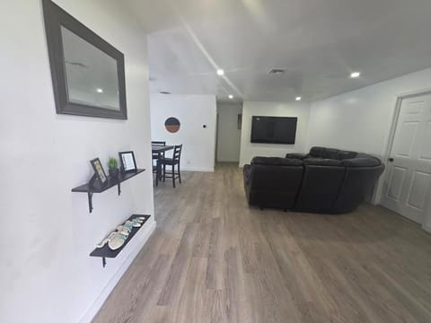 Delray Beach Sunshine - 5 minutes from beach! House in Delray Beach