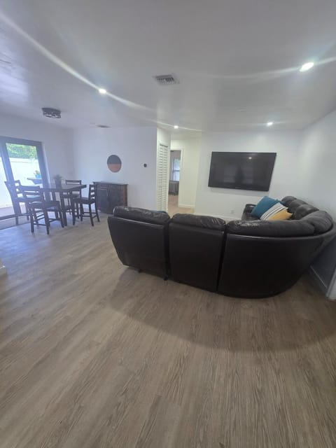 Delray Beach Sunshine - 5 minutes from beach! House in Delray Beach