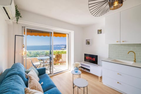 TV and multimedia, View (from property/room), Balcony/Terrace, Kitchen or kitchenette, Living room, Sea view