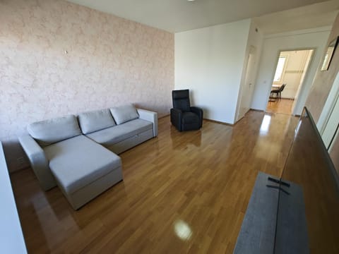 Nice and cloce to the airport 75m2 app Apartment in Helsinki