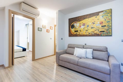 Bed, Photo of the whole room, Bedroom, air conditioner