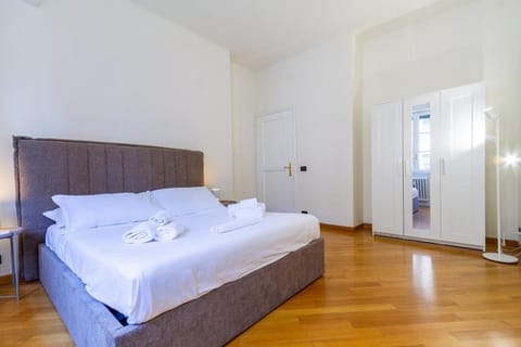 Bed, Photo of the whole room, towels, wardrobe