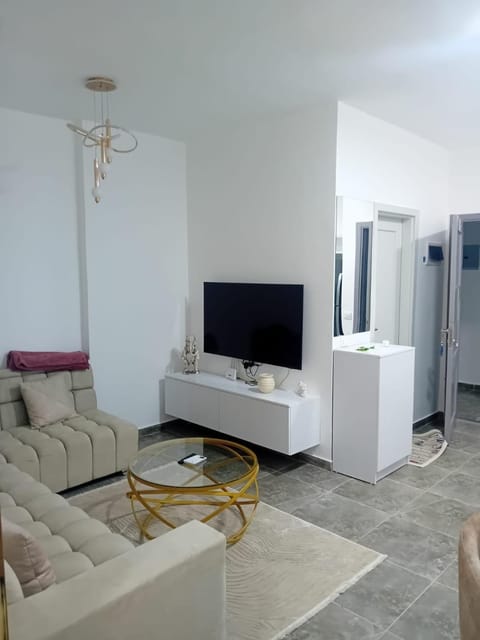 TV and multimedia, Living room, Seating area, Evening entertainment