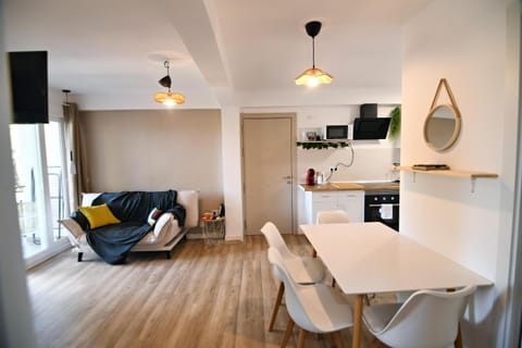 TV and multimedia, Kitchen or kitchenette, Living room, Seating area, Dining area