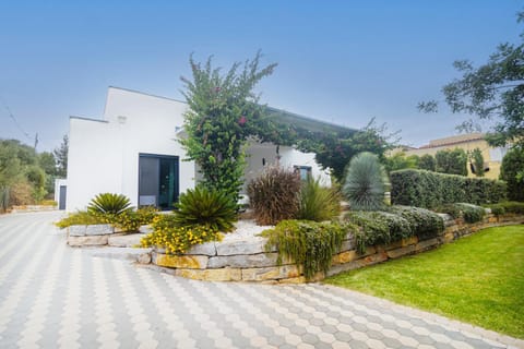 Property building, Facade/entrance, Off site