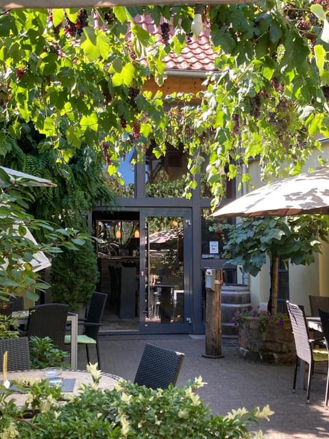 Patio, Restaurant/places to eat, Balcony/Terrace