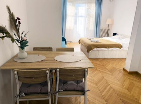Bed, Photo of the whole room, Dining area