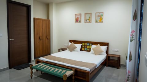 Bed, Photo of the whole room, Bedroom, wardrobe