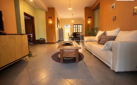 TV and multimedia, Kitchen or kitchenette, Living room, Seating area