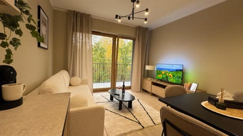 Communal lounge/ TV room, TV and multimedia, Living room, Evening entertainment