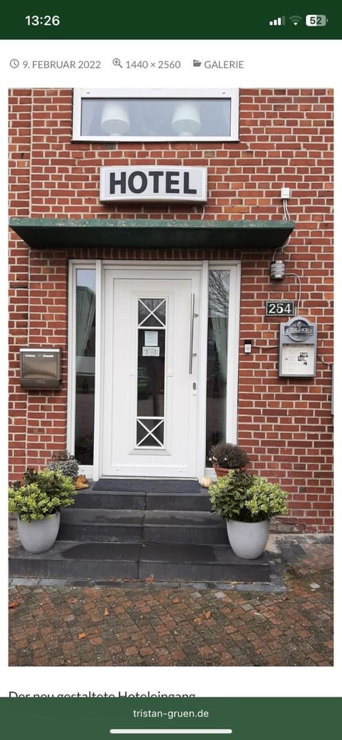 Facade/entrance