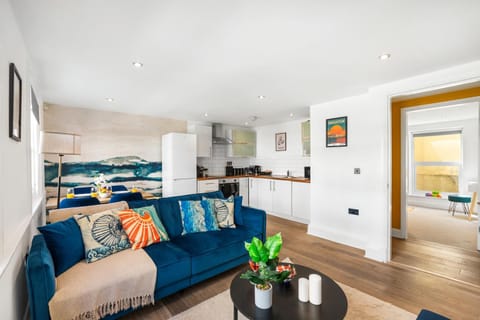 Kitchen or kitchenette, Living room, Photo of the whole room, Seating area, Dining area, Bedroom, oven, stove