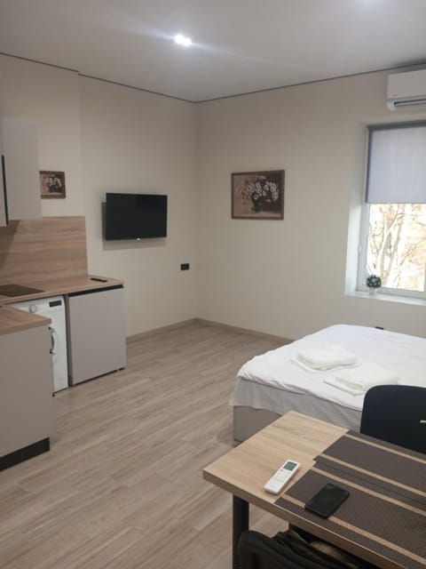 Communal lounge/ TV room, Bed, TV and multimedia, Photo of the whole room, Bedroom