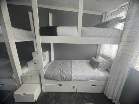 M and B MotherCity Backpackers Hostel in Cape Town