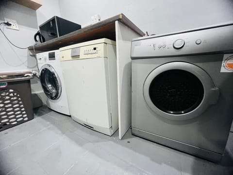 M and B MotherCity Backpackers Hostel in Cape Town