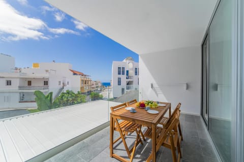 Balcony/Terrace, Dining area, Street view