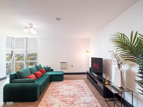 Communal lounge/ TV room, Living room, Seating area, Evening entertainment, internet