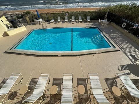 Oceanfront with great beach views from all rooms & balcony, heated pool, and garage House in Daytona Beach