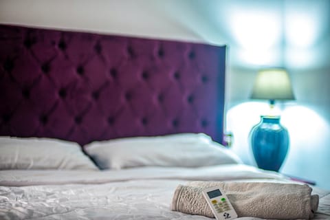 Photo of the whole room, Bedroom, towels