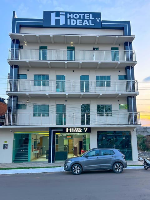 Property building, Day, Street view, Location, Parking