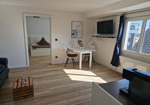 TV and multimedia, Living room, Seating area, Dining area, Evening entertainment