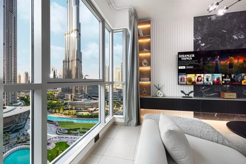 TV and multimedia, View (from property/room), Living room, City view