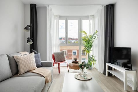 Accessible flat near the Toledo Bridge - 5A Apartment in Madrid