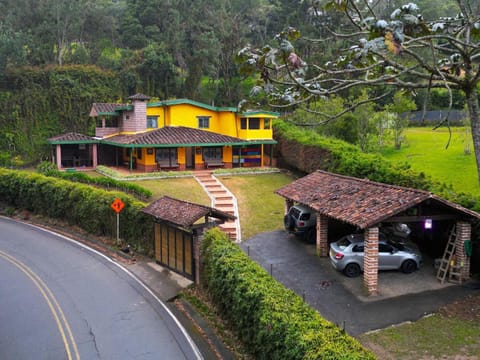 Property building, Spring, Day, Natural landscape, Garden, Garden view, Street view