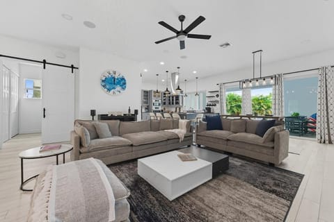 Living room, Seating area, fireplace