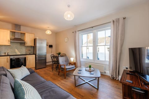 Kitchen or kitchenette, Living room, Seating area