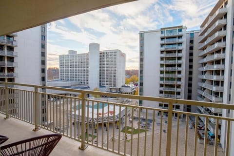 View (from property/room), Balcony/Terrace, City view