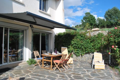 Patio, Garden, Dining area, Garden view