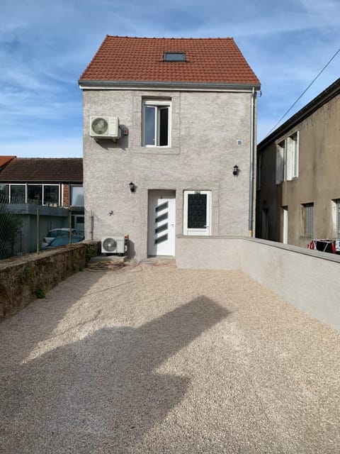 Grand studio climatisée Apartment in Bourgogne-Franche-Comté