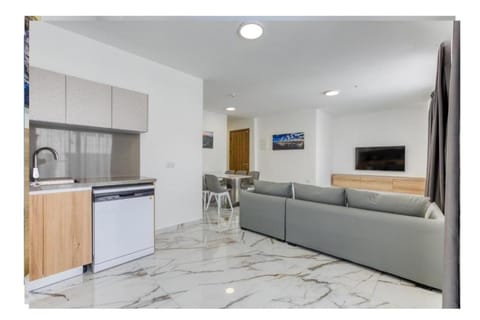 Modern Comfort by the Coast 2 BR Gem - by HostMT Apartment in Saint Paul's Bay