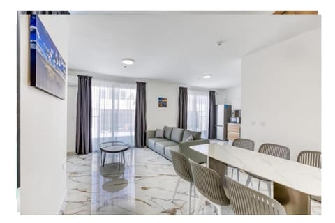 Modern Comfort by the Coast 2 BR Gem - by HostMT Apartment in Saint Paul's Bay