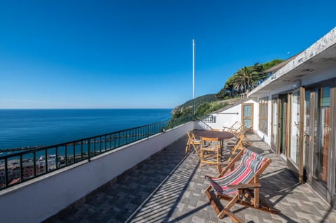 View (from property/room), Balcony/Terrace, Sea view, sunbed