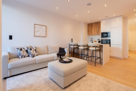 Kitchen or kitchenette, Living room, Seating area, Dining area, pet friendly, stove