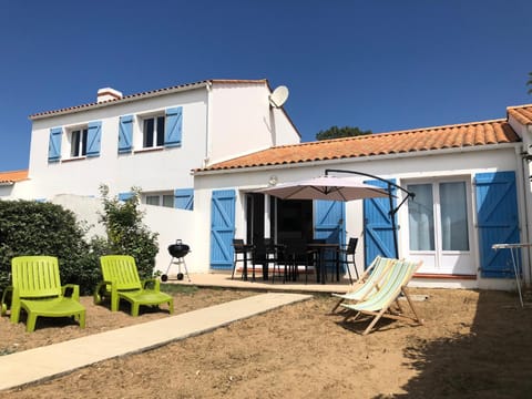 Patio, Garden view, sunbed