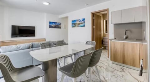 Bright & Modern 2-Bedroom Apartment - by HostMT Apartment in Saint Paul's Bay