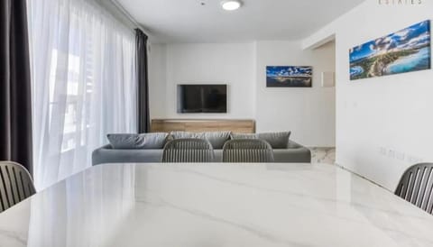 Bright & Modern 2-Bedroom Apartment - by HostMT Apartment in Saint Paul's Bay