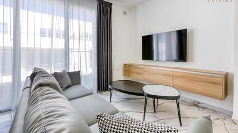 Bright & Modern 2-Bedroom Apartment - by HostMT Apartment in Saint Paul's Bay