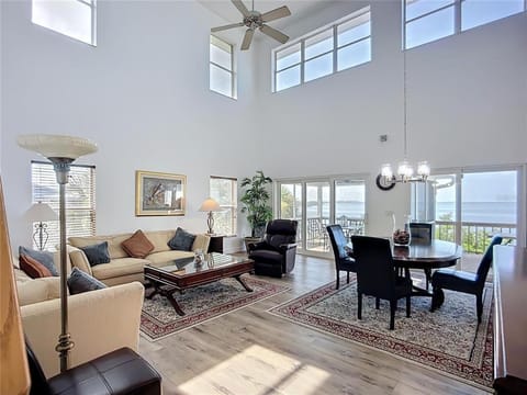 Waterfront Villa 3BD 2BA Townhome Side A Bring your Boat House in Bayshore Gardens