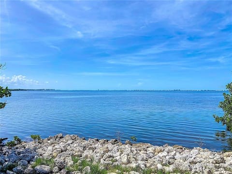 Waterfront Villa 3BD 3BA Townhome Side B Bring Your Boat House in Bayshore Gardens